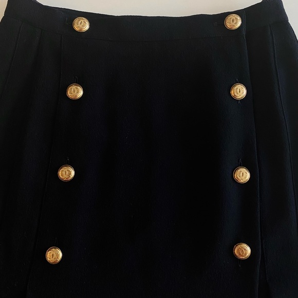 CHANEL Vintage Pleated 14k Gold Logo Buttons Mini Skirt - Picture 8 of 10